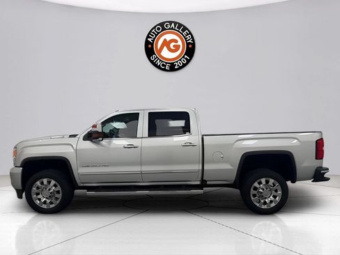 Used 2019 GMC Sierra 2500 Denali w/ Duramax Plus Package AWD/4WD image 6
