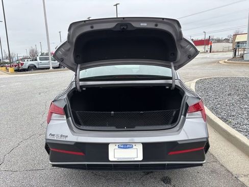 Used 2025 Hyundai Elantra SEL image 26