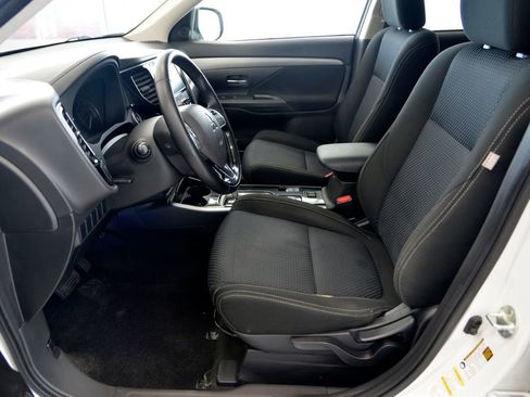 Used 2017 Mitsubishi Outlander SE AWD/4WD image 15