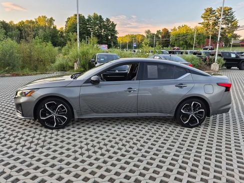 Used 2023 Nissan Altima 2.5 SR FWD image 6