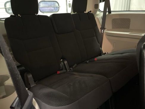 Used 2018 Dodge Grand Caravan SE w/ UConnect Hands-Free Group image 12