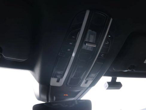 Used 2022 Porsche Cayenne Platinum Edition AWD/4WD image 27