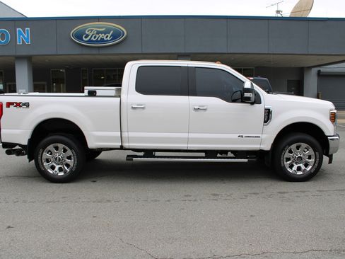 Used 2018 Ford F250 Lariat w/ Lariat Ultimate Package image 2