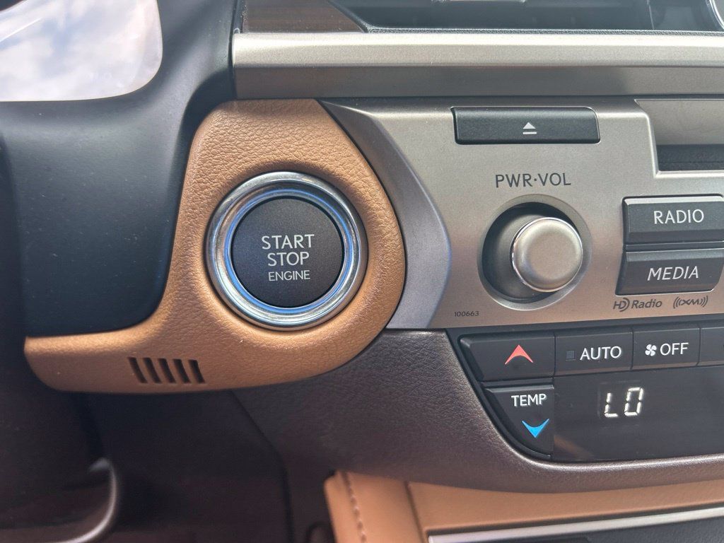 Used 2018 Lexus ES 350 w/ Premier Package FWD image 39