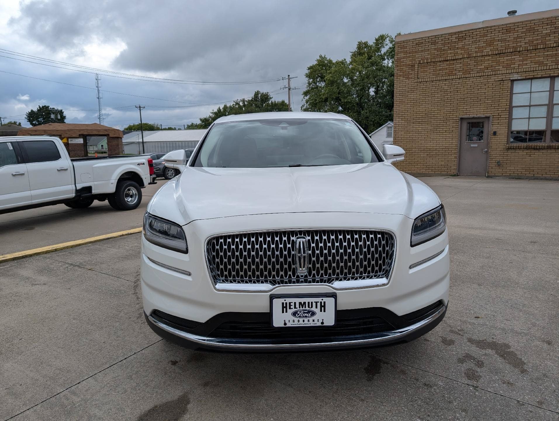Used 2023 Lincoln Nautilus AWD w/ Premium Package image 3