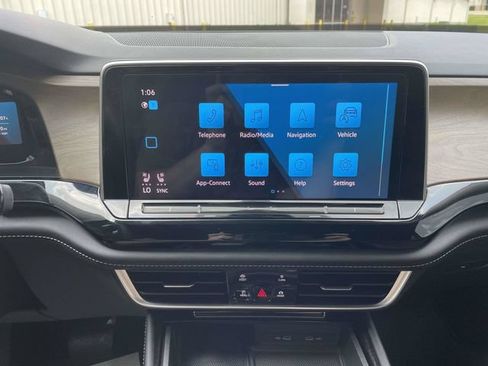 Used 2024 Volkswagen Atlas SE FWD image 21