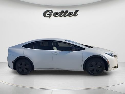New 2026 Toyota Prius LE FWD image 9