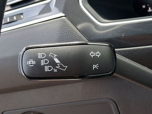Certified 2023 Volkswagen Tiguan SE R-Line FWD image 27