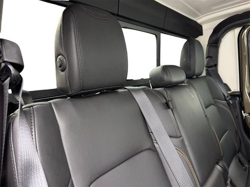 Used 2025 Jeep Gladiator Sport w/ Premium Package image 42