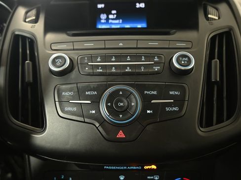 Used 2017 Ford Focus SE FWD image 28