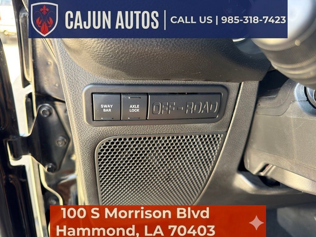 Used 2018 Jeep Wrangler Unlimited Rubicon w/ Connectivity Group AWD/4WD image 26