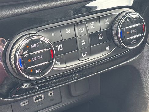 Used 2023 Buick Encore GX Select w/ Sport Touring Package FWD image 28
