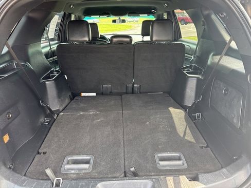 Used 2018 Ford Explorer XLT w/ Equipment Group 202A image 9
