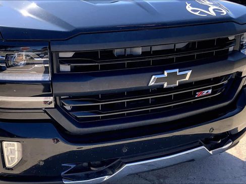 Used 2017 Chevrolet Silverado 1500 LTZ Z71 w/ Realtree Edition image 29