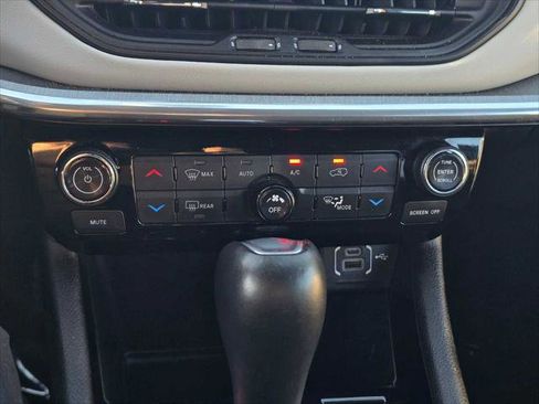 Used 2023 Jeep Compass Limited image 29