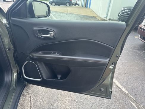 Used 2019 Jeep Compass Latitude w/ Cold Weather Group image 32