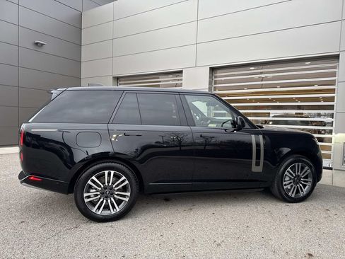 Used 2024 Land Rover Range Rover SE AWD/4WD image 8