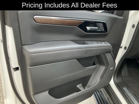 Used 2025 Chevrolet Suburban High Country AWD/4WD image 7
