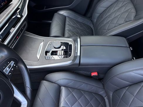 Used 2025 BMW X5 sDrive40i w/ Climate Comfort Package RWD image 23