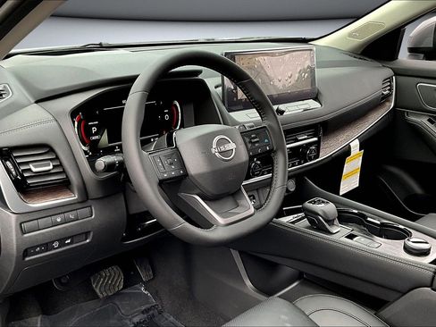 Used 2026 Nissan Rogue Platinum w/ Platinum Premium Package image 7