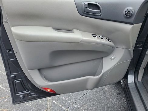 Used 2012 Kia Sedona LX w/ PWR Pkg image 21