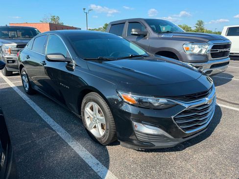 Used 2020 Chevrolet Malibu LS FWD image 2