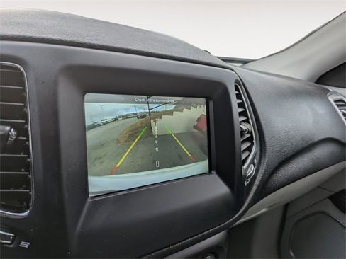 Certified 2021 Jeep Compass Latitude image 21