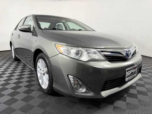 Used 2012 Toyota Camry XLE w/ Leather Pkg FWD image 5