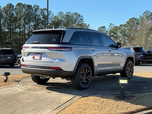 New 2025 Jeep Grand Cherokee Altitude image 7