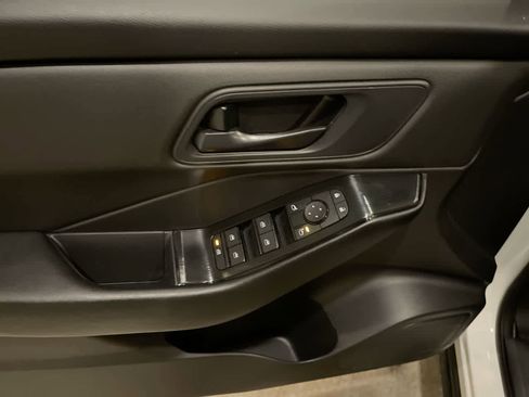 Used 2024 Nissan Rogue S image 13