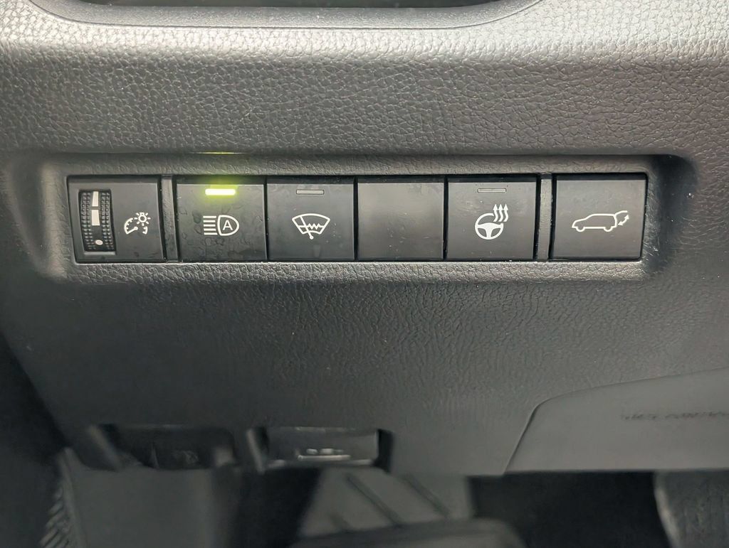 Used 2022 Toyota RAV4 XLE Premium AWD/4WD image 16