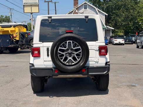 Used 2025 Jeep Wrangler Unlimited Sahara AWD/4WD image 7