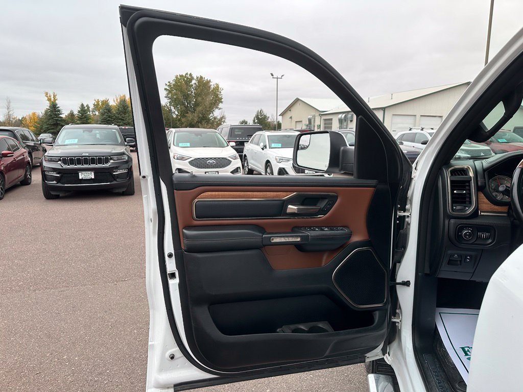 Used 2022 RAM 1500 Limited w/ Body-Colour Bumper Group AWD/4WD image 11