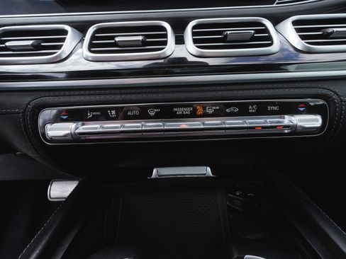 Used 2023 Mercedes-Benz Maybach GLS 600 4MATIC image 32