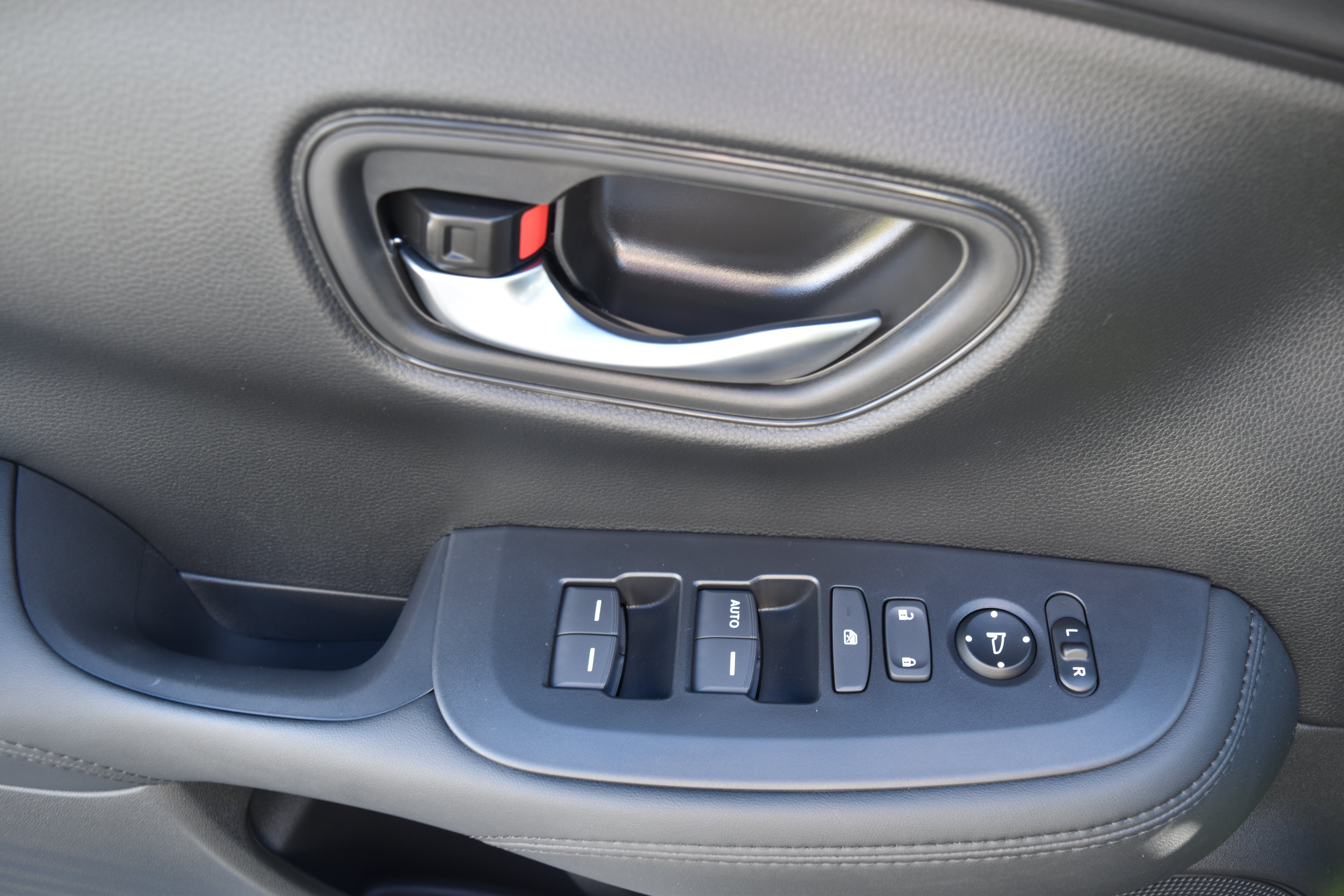 Used 2027 Honda HR-V LX image 13