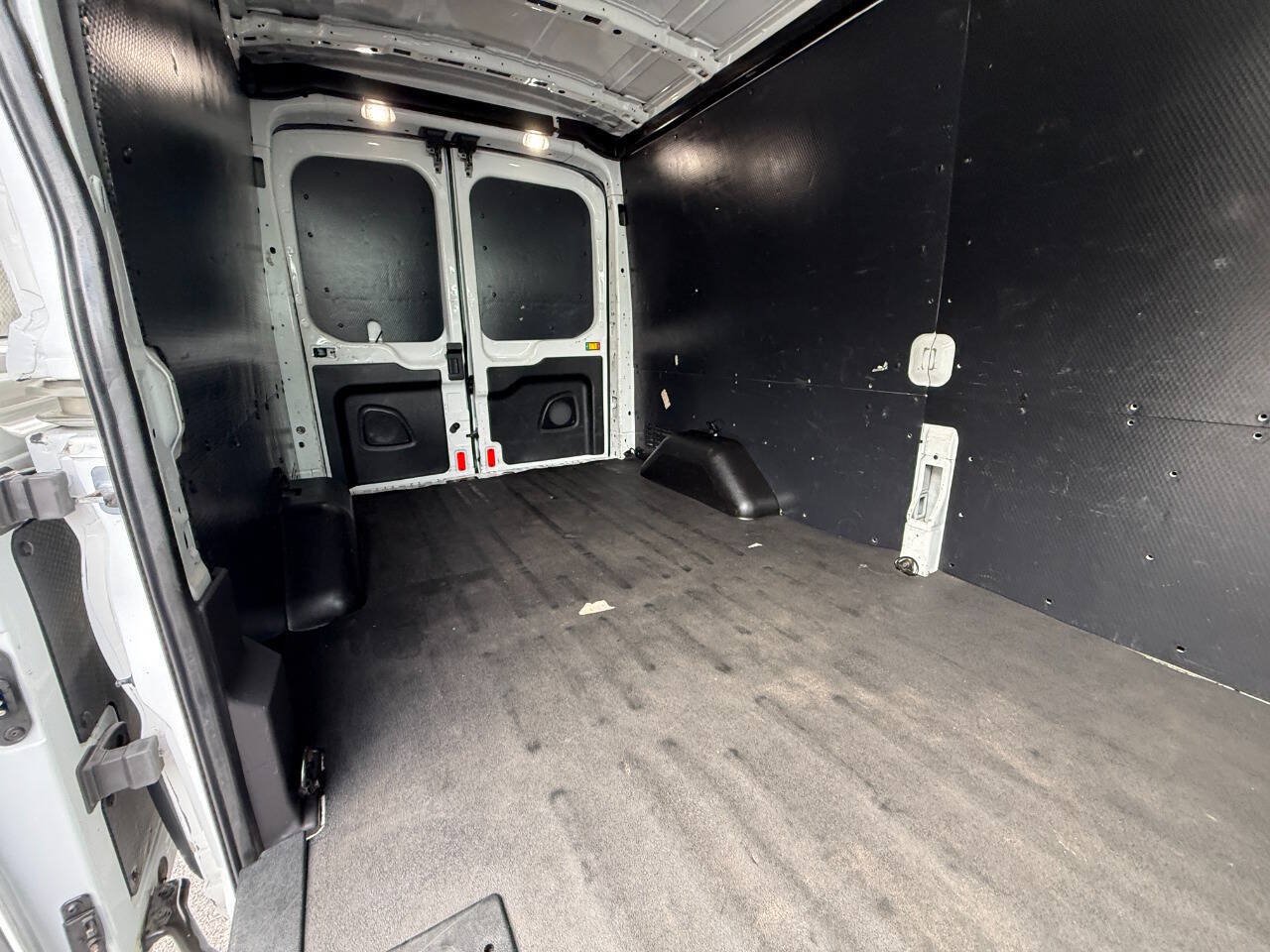 Used 2018 Ford Transit 250 148 Medium Roof RWD image 10