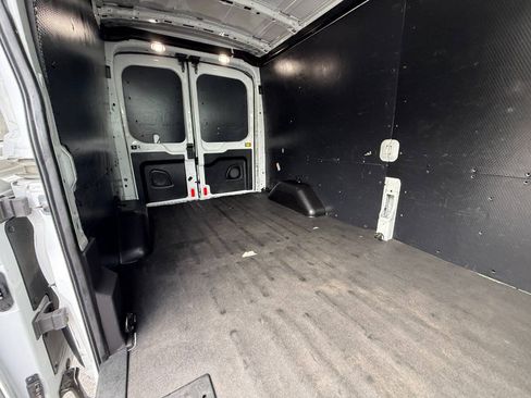 Used 2018 Ford Transit 250 148 Medium Roof RWD image 10