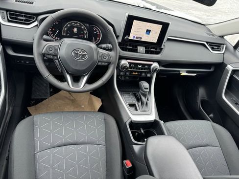 Used 2025 Toyota RAV4 XLE image 9