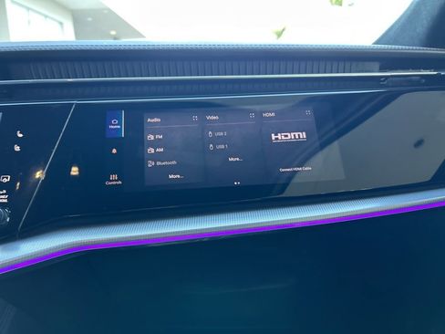 Used 2024 Jeep Wagoneer Launch Edition image 12