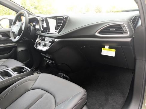 New 2027 Chrysler Pacifica Select FWD image 27