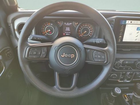 Used 2024 Jeep Gladiator Sport AWD/4WD image 12