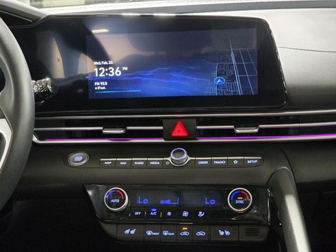 Certified 2025 Hyundai Elantra Limited image 27