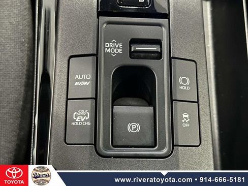 Used 2024 Toyota Prius Prime FWD image 25