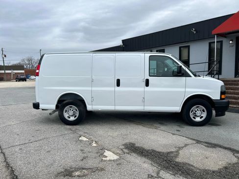 Used 2019 Chevrolet Express 2500 Van 3D w/ Communications Package image 6