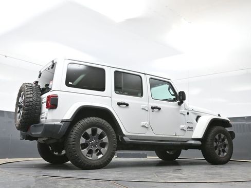 Used 2018 Jeep Wrangler Unlimited Sahara AWD/4WD image 21
