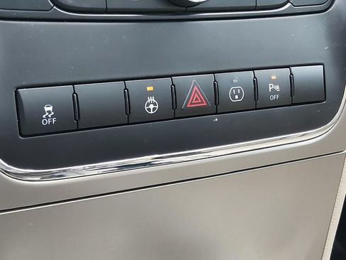 Used 2013 Jeep Grand Cherokee Overland w/ Advance Technology Group AWD/4WD image 20