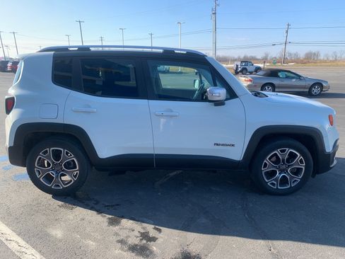 Used 2016 Jeep Renegade Limited image 3