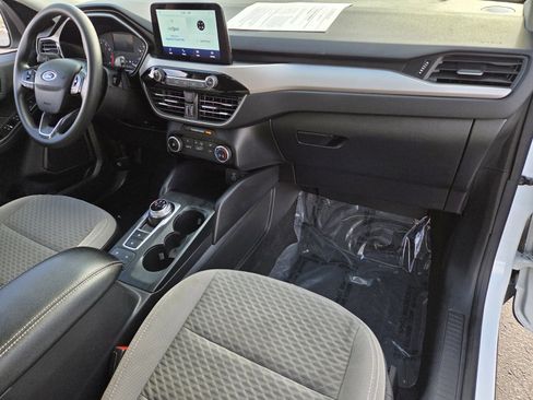 Certified 2022 Ford Escape SE w/ SE Sport Appearance Package image 16