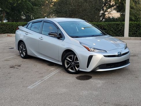 Used 2019 Toyota Prius XLE w/ Phone Cable & Charge Package image 33