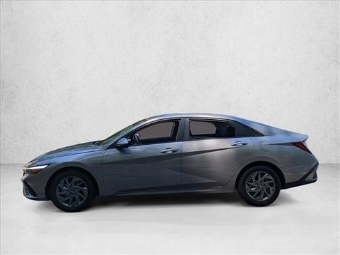 Certified 2024 Hyundai Elantra SEL FWD image 9